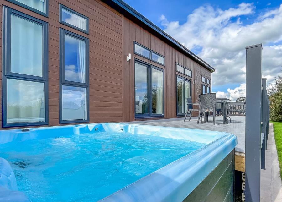 private lodge hot tub westlands country park in annan