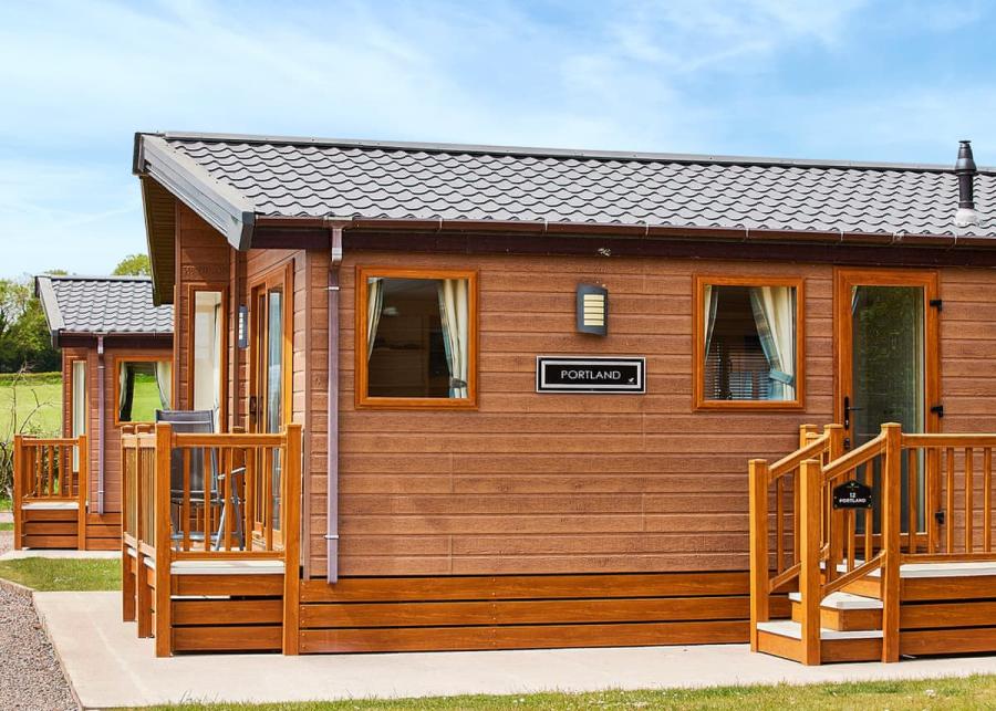 holiday lodge accommodation at westlands country park in annan