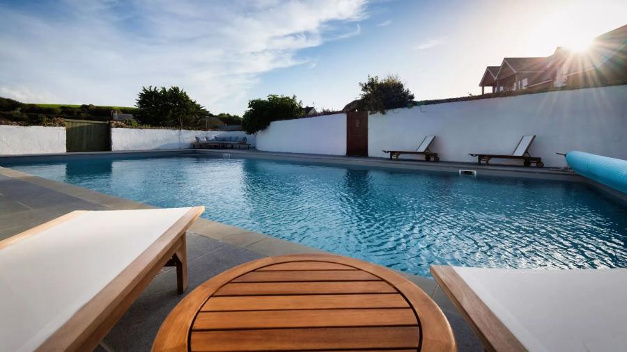 the outdoor swimming pool at Whalesborough Farm Resort