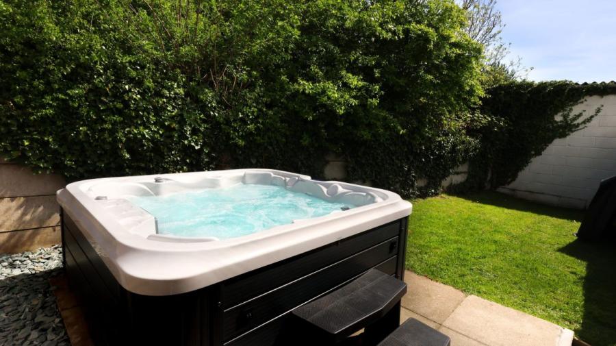 hot tub apartment holidays at White Rose Holiday Park