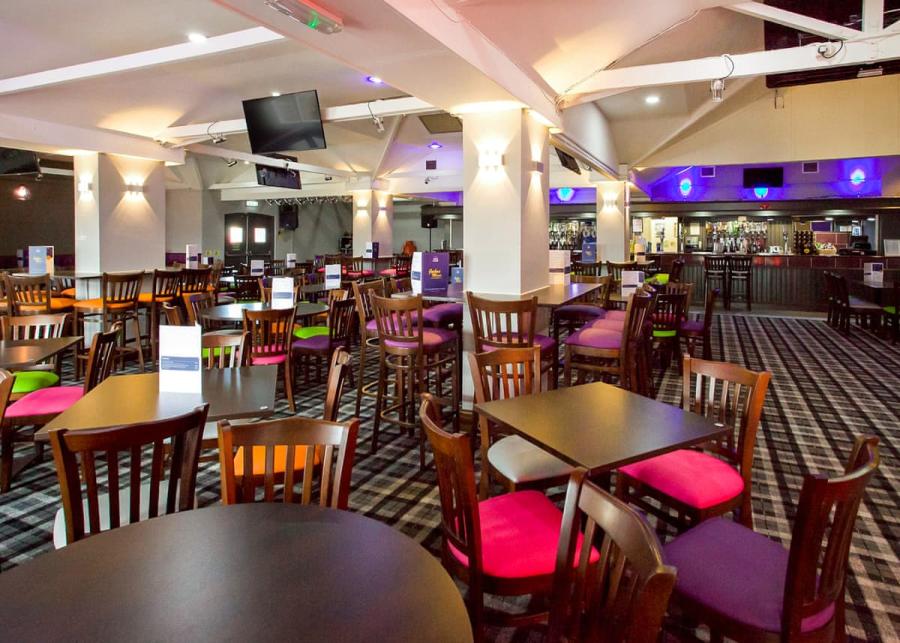 bar and restaurant at whitehouse holiday park in towyn