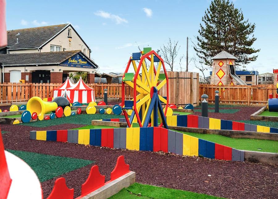 crazy golf at whitehouse holiday park in towyn