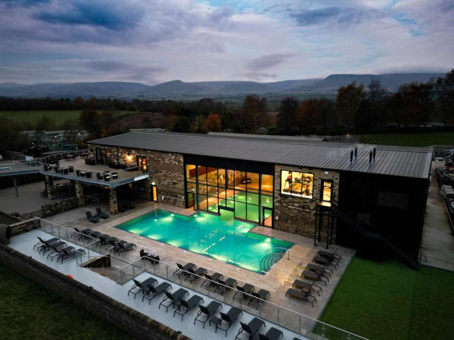 the leisure complex at Wild Rose Holiday Park at night