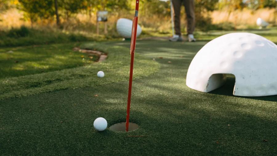 crazy golf on holiday at Angrove Country Park