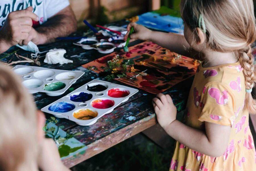 painting activites for children on holiday at Green Hill Farm Holiday Village
