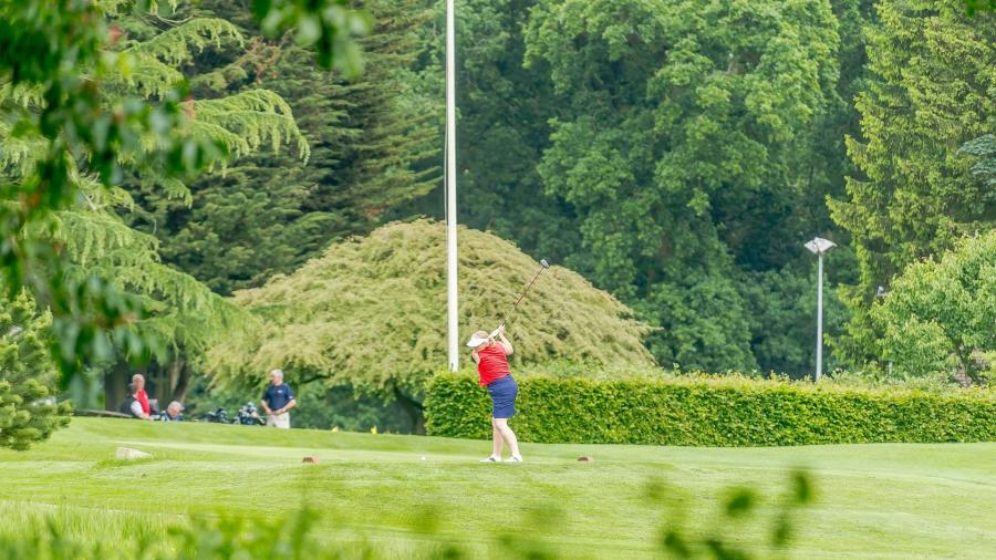playgin golf on holiday at Kenwick Woods Lodge Resort