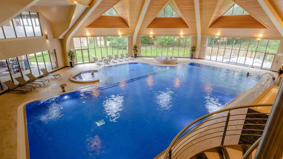 the indoor swimming pool at Kenwick Woods Lodge Resort