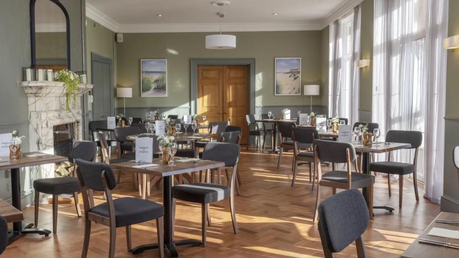 the restaurant at Kenwick Woods Lodge Resort