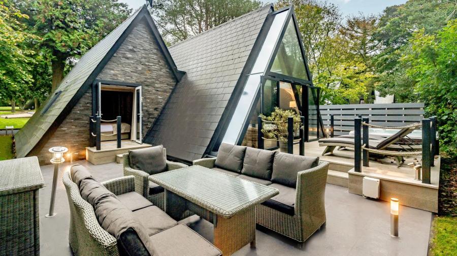 outisde seating area at a lodge at the Clowance Estate