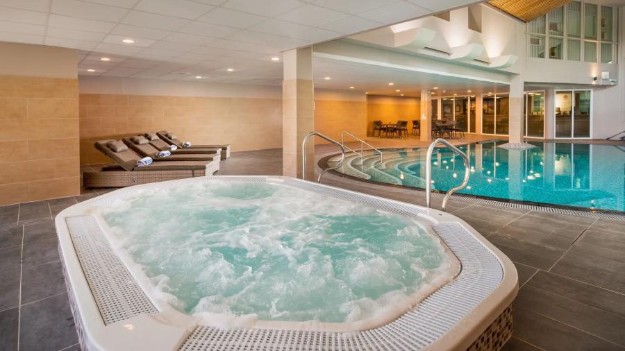 the jacuzzi at the Clowance Estate