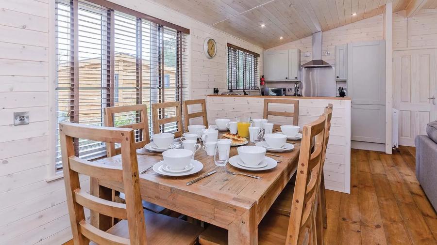 lodge dining area at Marwell Resort