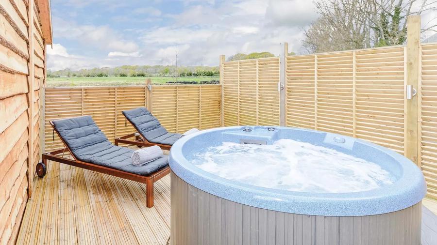 lodge hot tub holidays at Marwell Resort near Winchester