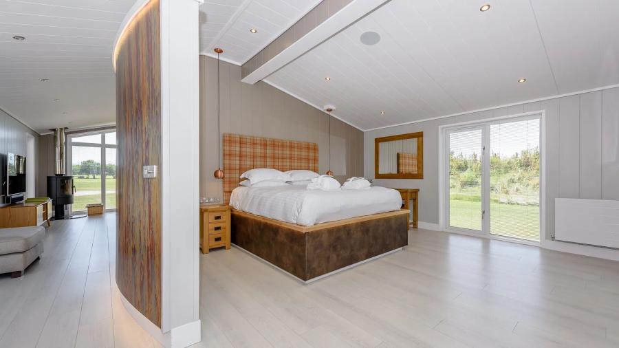 the bedroom in a lodge at North Lakes Lodges