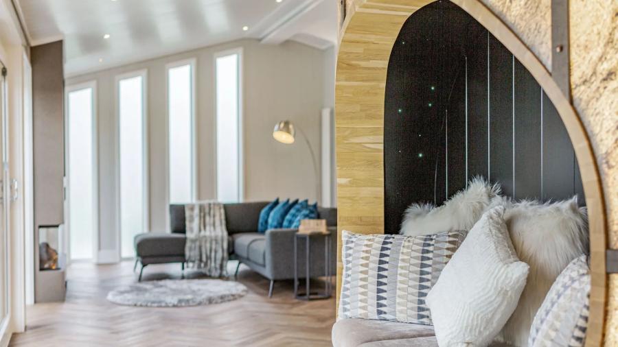 the sofas and snug in a lodge at North Lakes Lodges