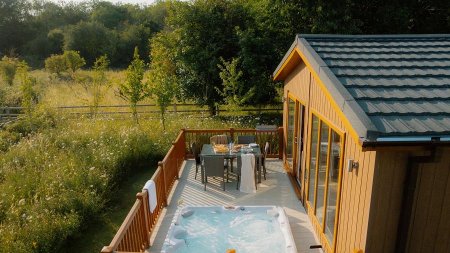 lodges with hot tubs in the midlands at Rockingham Forest Holiday Park in Northamptonshire