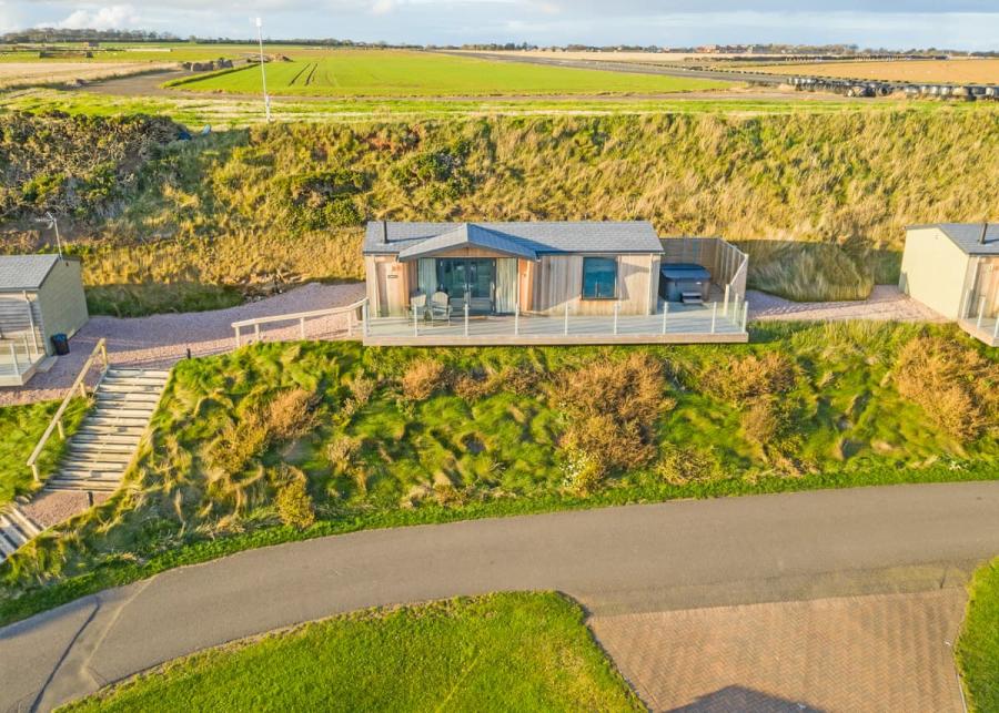 hot tub lodges at sauchope links holiday park near fife