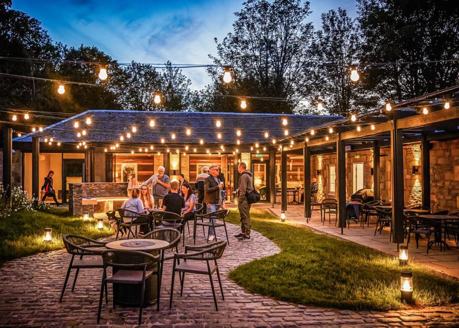 bar and restaurant at springwood holiday park in kelso