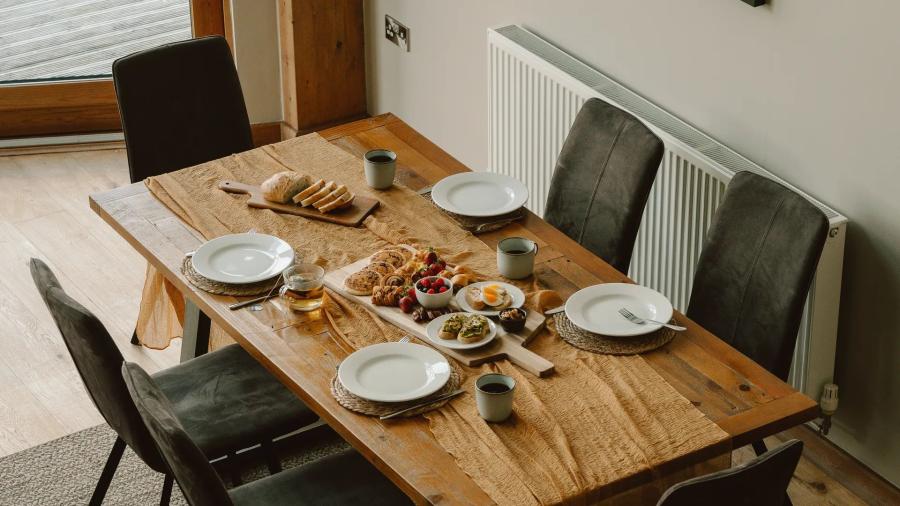 dining area in a lodge at Twin Lakes Holiday Park