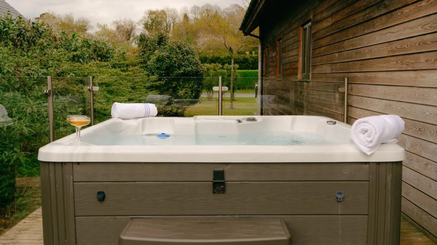 hot tub lodge holidays at Twin Lakes Holiday Park near Carnforth in the Lake District