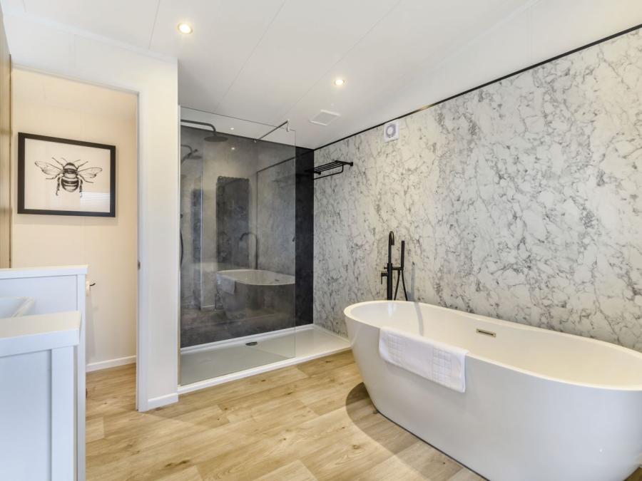 the lodge luxury bathroom at Woodland Lakes Holiday Resort