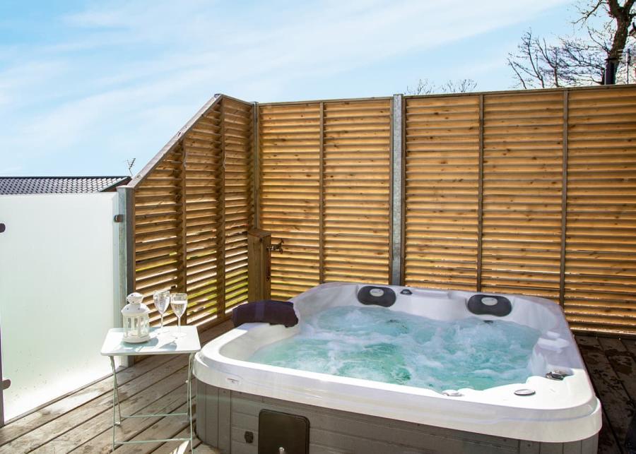hot tub breaks at letham feus holiday park in fife