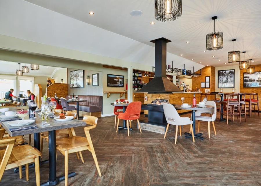 bar and restaurant at loch tay highland lodge park near killin